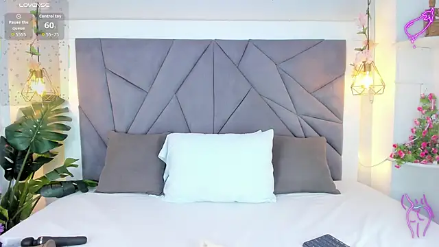 KiarhaTrixie online show from 10-12-25, 11:31