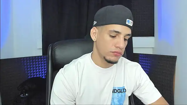 jhonnysnow17 online show from 07-04-26, 12:06