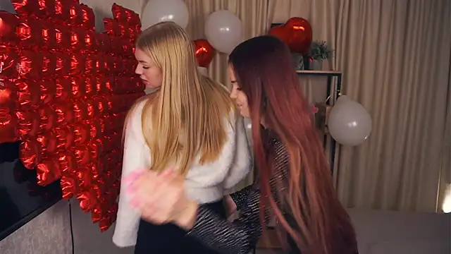 Snapshot of EllenReeves chatting on 02-14-25, 06:45 EllenReeves online show from 02-14-25, 06:45