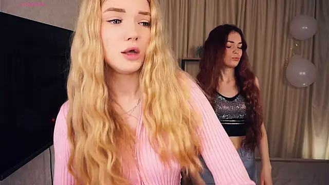 Snapshot of EllenReeves chatting on 02-15-25, 06:44 EllenReeves online show from 02-15-25, 06:44