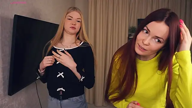 Snapshot of EllenReeves chatting on 02-19-25, 06:22 EllenReeves online show from 02-19-25, 06:22