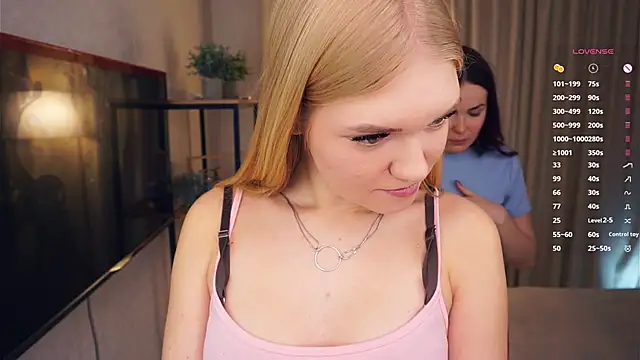 Snapshot of EllenReeves chatting on 10-02-25, 06:31 EllenReeves online show from 10-02-25, 06:31