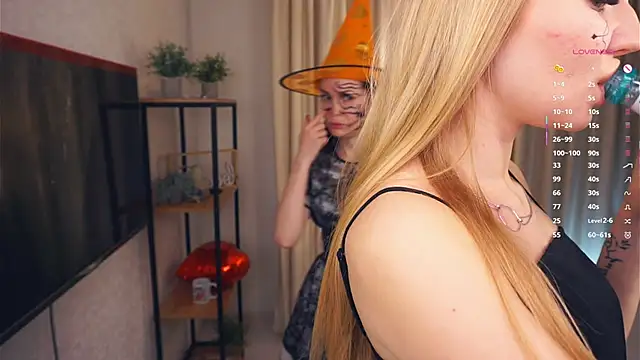 Snapshot of EllenReeves chatting on 10-31-25, 06:25 EllenReeves online show from 10-31-25, 06:25