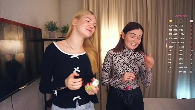 Snapshot of EllenReeves chatting on 11-08-25, 06:13 EllenReeves online show from 11-08-25, 06:13