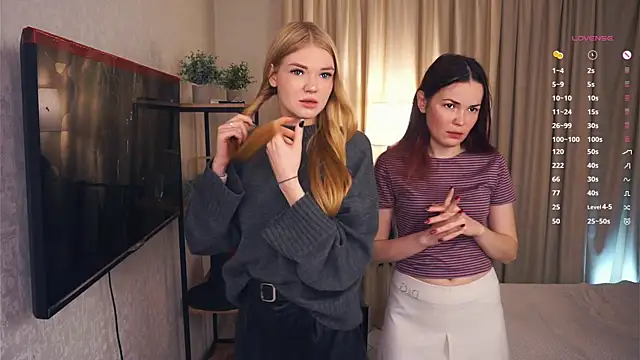 Snapshot of EllenReeves chatting on 11-15-25, 06:22 EllenReeves online show from 11-15-25, 06:22