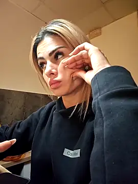 TiffanyMaze online show from 03-10-26, 07:13