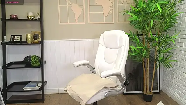 Snapshot of SelineSole chatting on 12-04-24, 04:49 SelineSole online show from 12-04-24, 04:49