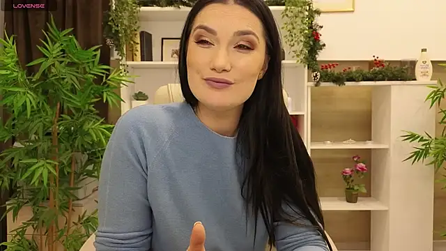 Snapshot of SelineSole chatting on 12-18-24, 05:21 SelineSole online show from 12-18-24, 05:21