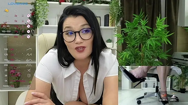 Snapshot of SelineSole chatting on 12-20-24, 04:36 SelineSole online show from 12-20-24, 04:36