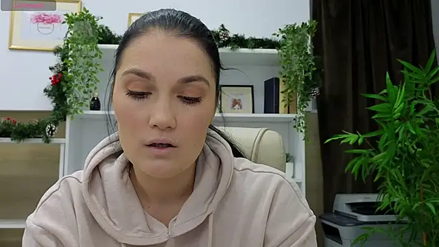 Snapshot of SelineSole chatting on 01-05-25, 04:16 SelineSole online show from 01-05-25, 04:16