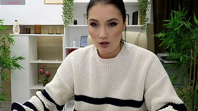 Snapshot of SelineSole chatting on 01-10-25, 04:51 SelineSole online show from 01-10-25, 04:51