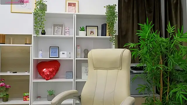 Snapshot of SelineSole chatting on 01-14-25, 04:50 SelineSole online show from 01-14-25, 04:50