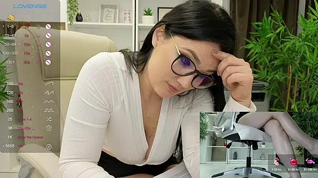 Snapshot of SelineSole chatting on 02-04-25, 08:17 SelineSole online show from 02-04-25, 08:17