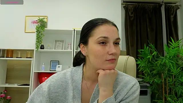 Snapshot of SelineSole chatting on 02-06-25, 04:03 SelineSole online show from 02-06-25, 04:03