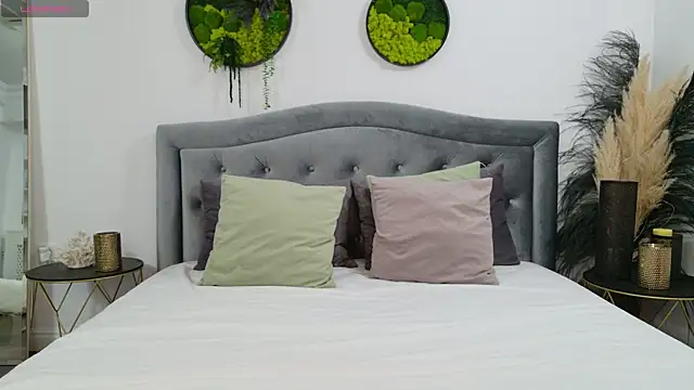 Snapshot of SelineSole chatting on 02-12-25, 04:11 SelineSole online show from 02-12-25, 04:11