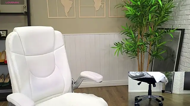 Snapshot of SelineSole chatting on 02-19-25, 07:05 SelineSole online show from 02-19-25, 07:05