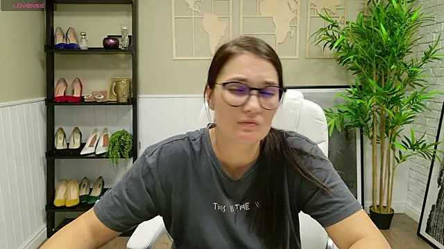 Snapshot of SelineSole chatting on 09-09-25, 04:50 SelineSole online show from 09-09-25, 04:50