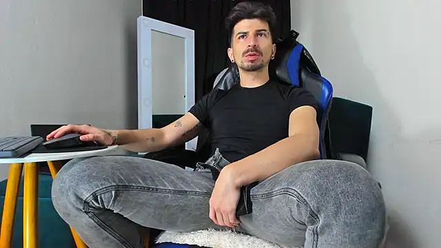 Snapshot of LiamCossio_ chatting on 01-10-25, 06:42 LiamCossio  online show from 01-10-25, 06:42