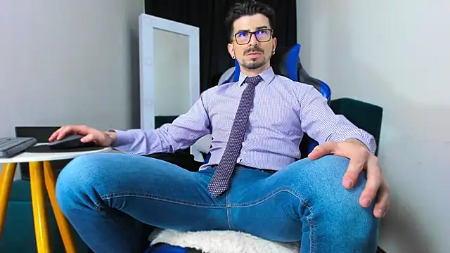 Snapshot of LiamCossio_ chatting on 01-11-25, 10:51 LiamCossio  online show from 01-11-25, 10:51