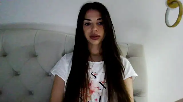 Snapshot of Mika_Gold chatting on 06-03-26, 06:57 Mika Gold online show from 06-03-26, 06:57