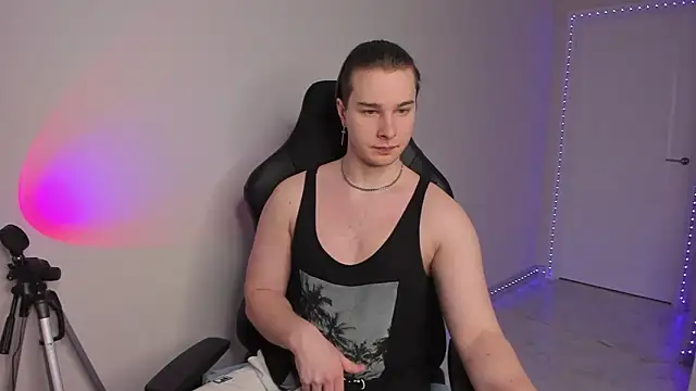 Snapshot of Vincent_Strong chatting on 02-10-25, 07:47 Vincent Strong online show from 02-10-25, 07:47