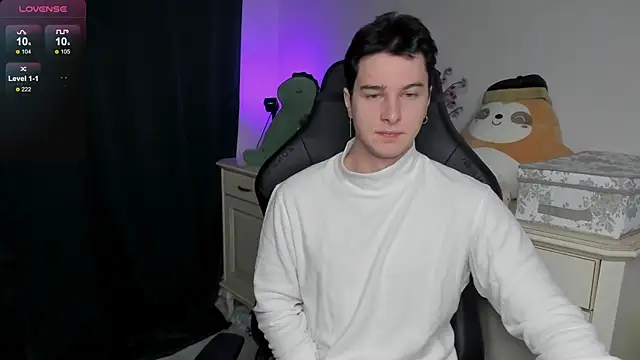 Vincent Strong online show from 12-14-25, 01:33