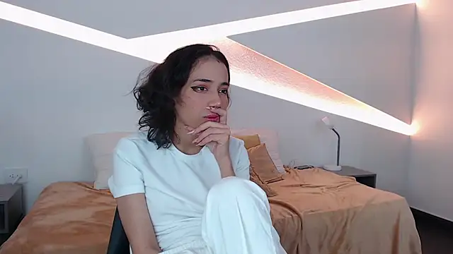 hot little bunny online show from 12-05-24, 11:29