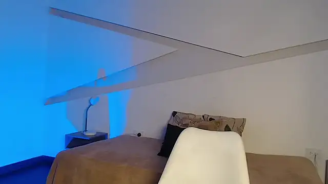 hot little bunny online show from 11-17-25, 08:58