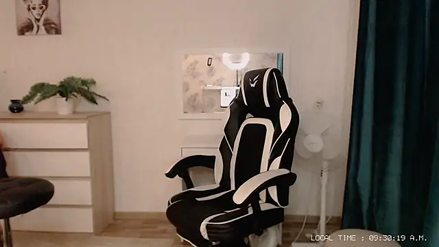 Lola Richie online show from 02-17-25, 04:31