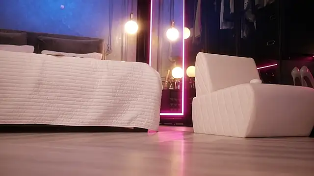 Rikka Moore online show from 10-11-25, 10:47