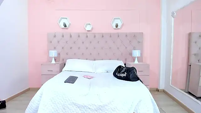 Snapshot of CinthiaCollins chatting on 02-03-25, 02:34 CinthiaCollins online show from 02-03-25, 02:34