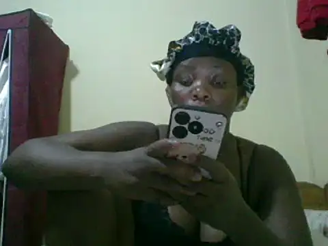 Snapshot of sweet-frida22 chatting on 02-28-25, 08:28 sweet-frida22 online show from 02-28-25, 08:28