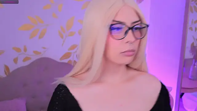 Misselektra   online show from 09-17-25, 04:36