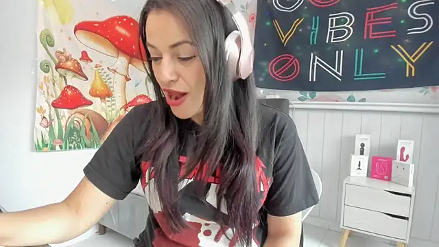 LovelyAzucena online show from 10-25-25, 02:56