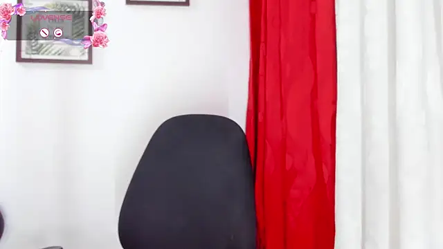 Snapshot of Victoria_Caruso chatting on 12-12-24, 11:25 Victoria Caruso online show from 12-12-24, 11:25