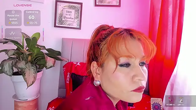 Snapshot of Victoria_Caruso chatting on 03-08-25, 08:25 Victoria Caruso online show from 03-08-25, 08:25