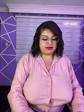 Snapshot of MiiaaJoness chatting on 06-16-26, 04:42 MiiaaJoness online show from 06-16-26, 04:42