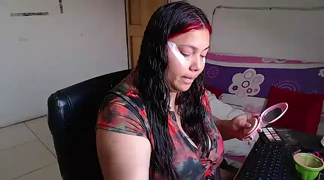 Snapshot of girl_milk2 chatting on 02-07-25, 12:06 girl milk2 online show from 02-07-25, 12:06