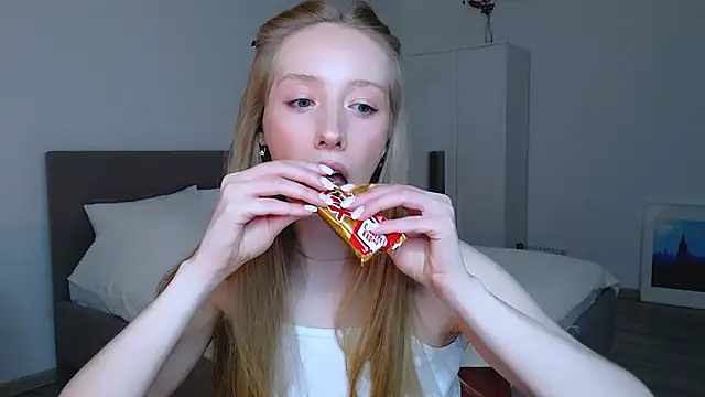 Luna insniity online show from 12-30-24, 07:42