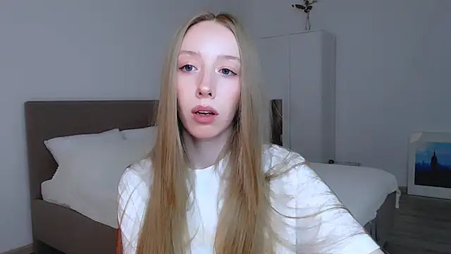 Luna insniity online show from 01-25-25, 07:49