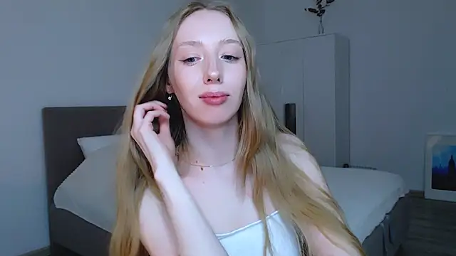 Luna insniity online show from 02-14-25, 01:56