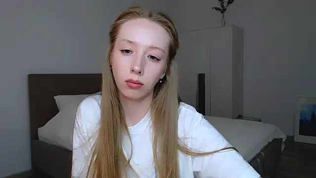 Luna insniity online show from 02-20-25, 02:40