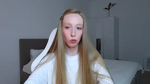 Luna insniity online show from 09-14-25, 07:57