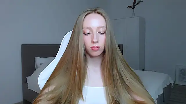 Luna insniity online show from 09-15-25, 06:52