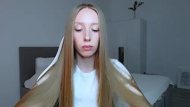 Luna insniity online show from 10-20-25, 07:25