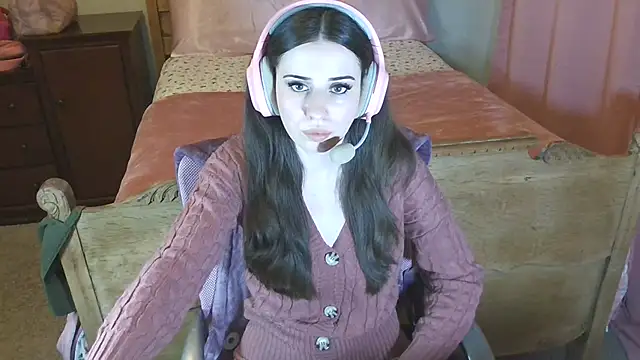 Snapshot of alisonfields chatting on 03-06-26, 01:40 alisonfields online show from 03-06-26, 01:40