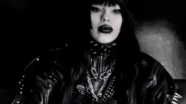 Snapshot of XXIOUX chatting on 05-12-26, 02:47 XXIOUX online show from 05-12-26, 02:47