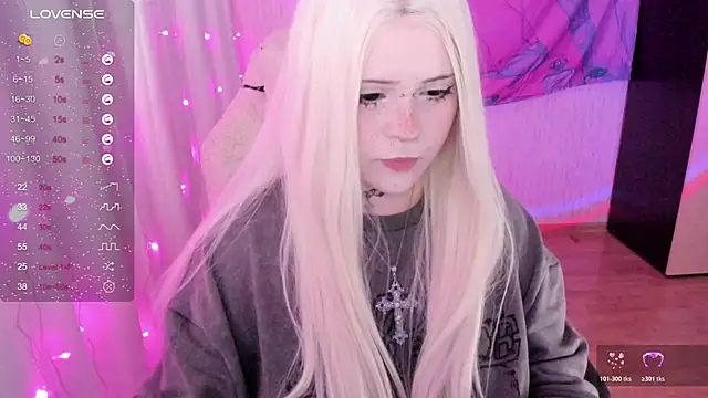 SelenaCute online show from 06-19-26, 04:39