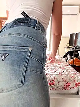 Silvia Zeno online show from 04-17-26, 05:54