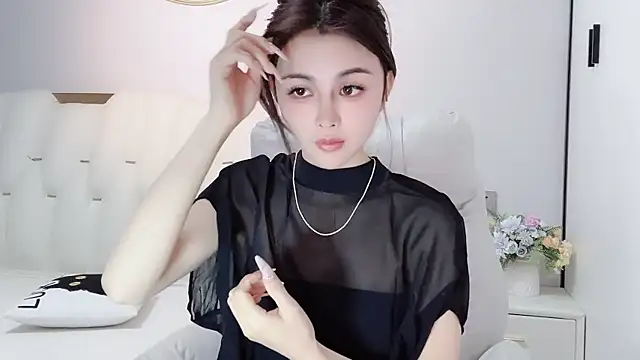 Snapshot of lvy-w chatting on 01-14-25, 12:24 lvy-w online show from 01-14-25, 12:24